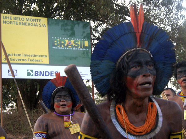 Brasil: indígenas y campesinos protestan contra hidroeléctrica de Belo Monte