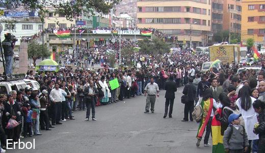 Bolivia: Una multitud inundó las calles de La Paz en emotivo recibimiento a indígenas