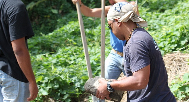 Por prejuicio racista y clasista de la PNB, detienen y violan los derechos del compañero Fabio Ancheta