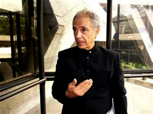 Maestro Diego Silva Silva: El que tenga una canción tendrá tormenta, Julián Conrado