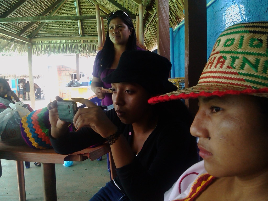 Estudiantes indígenas de siete pueblos se reunieron en Maracaibo.