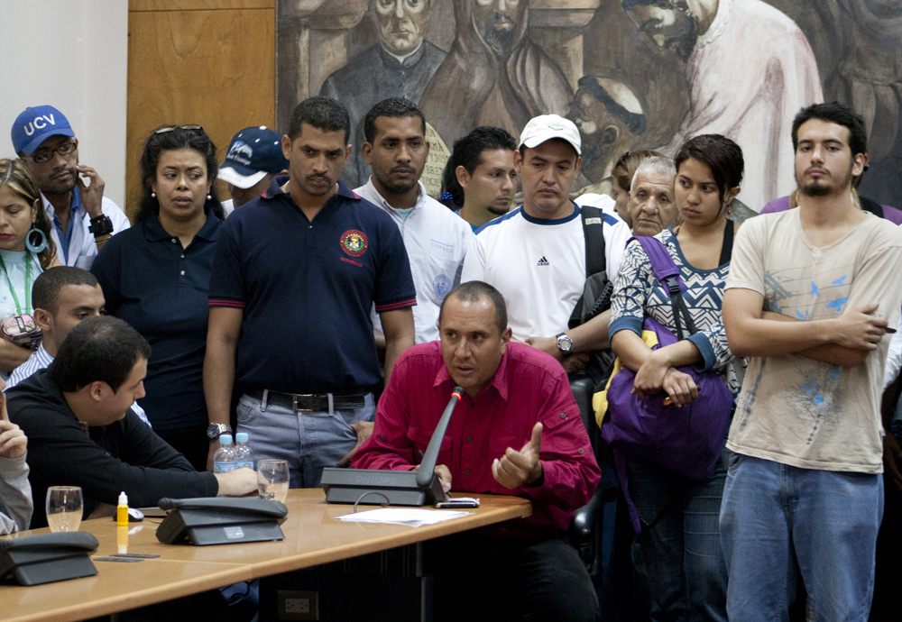 Los estudiantes, ante la situación universitaria, nos manifestamos y proponemos…