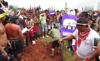 [Brasil] Pueblos indígenas protestan contra nuevos proyectos de demarcación de tierras