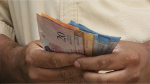 se requieren seis salarios mínimos para comprar la canasta básica.