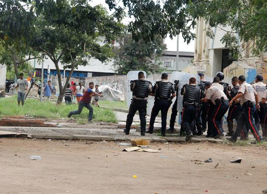 Barquisimeto: Yukpas confrontan a PNB en perímetros del Cementerio Bella Vista.