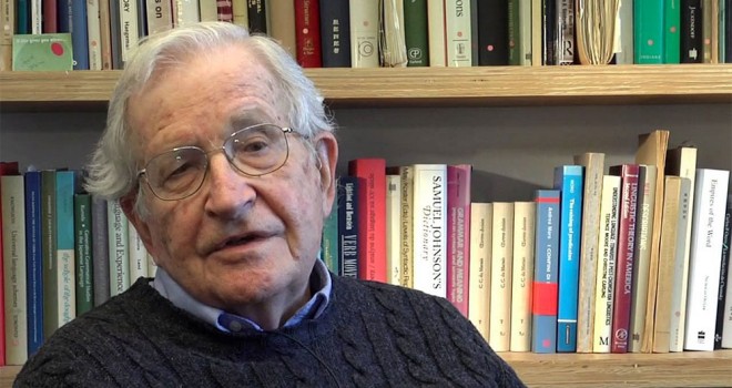 Noam Chomsky: “Los pueblos indígenas están salvando al planeta de un desastre ambiental”