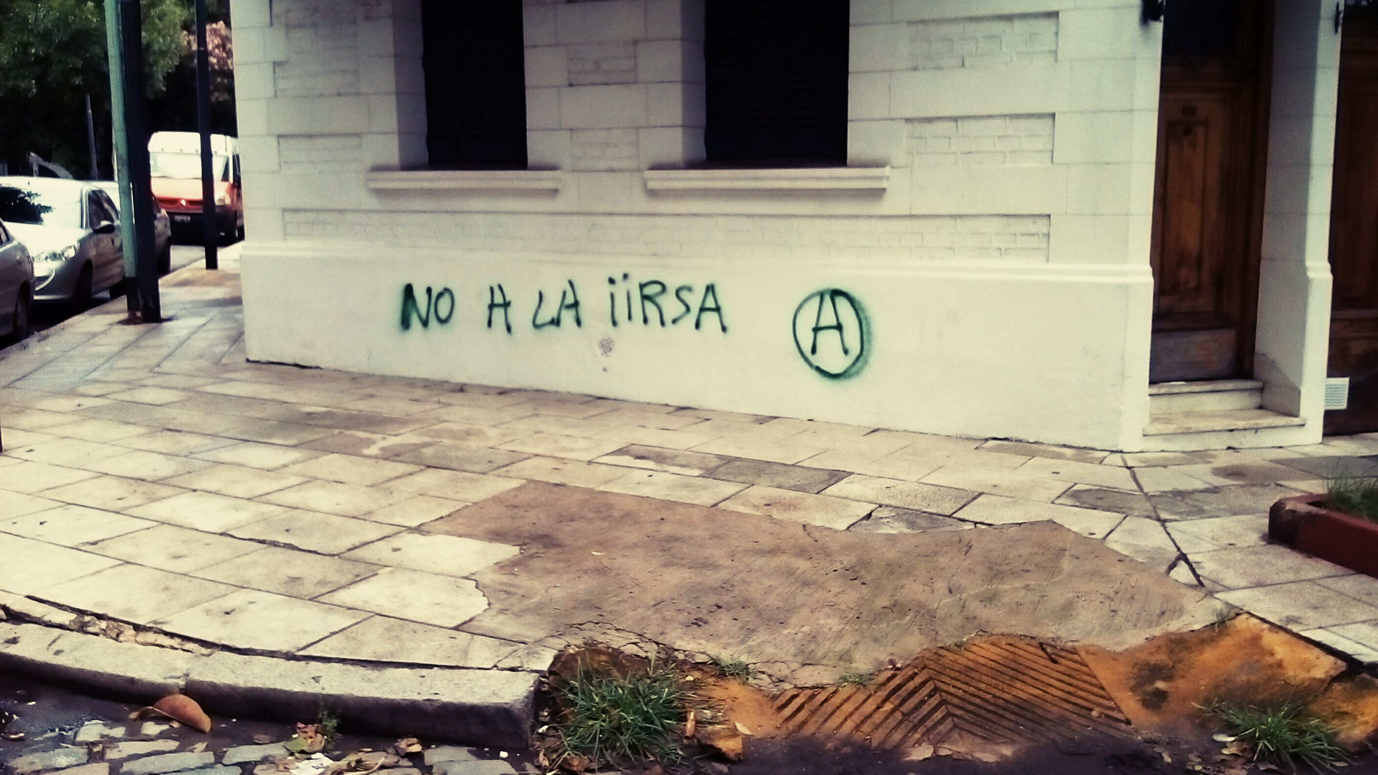 Grecia: (Tesalónica) Ataque incendiario contra el IIRSA. FLT-Célula de agitación anti-civilización.